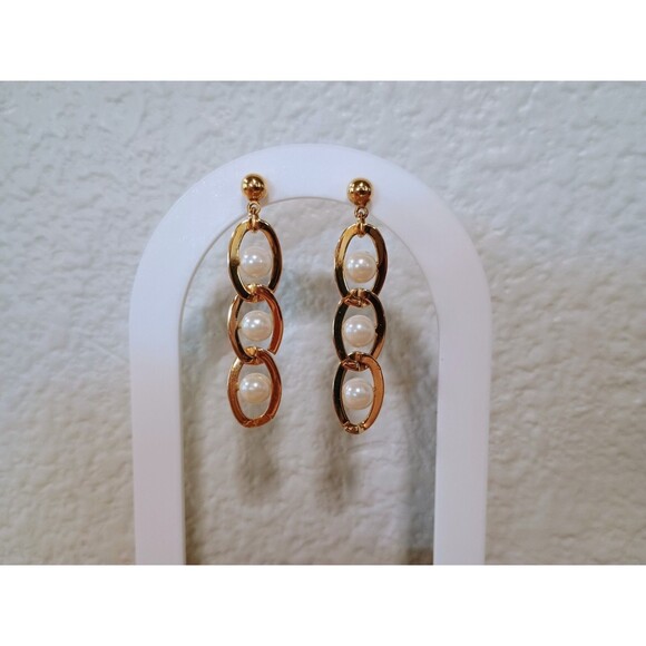 1993 Avon Fancy Pearly Drop Earrings Gold Tone Faux Pearl Dangle Chain - Picture 1 of 3